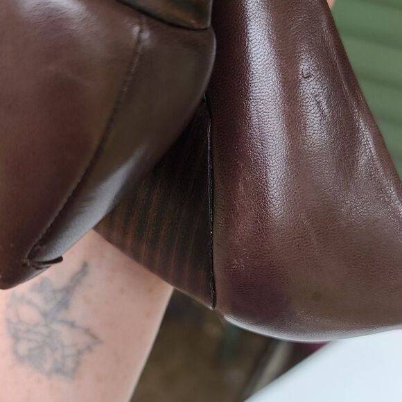 BareTraps "Savina" round toe button short heels - Picture 10 of 11